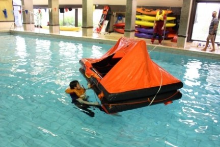 a person swimming in a pool of water